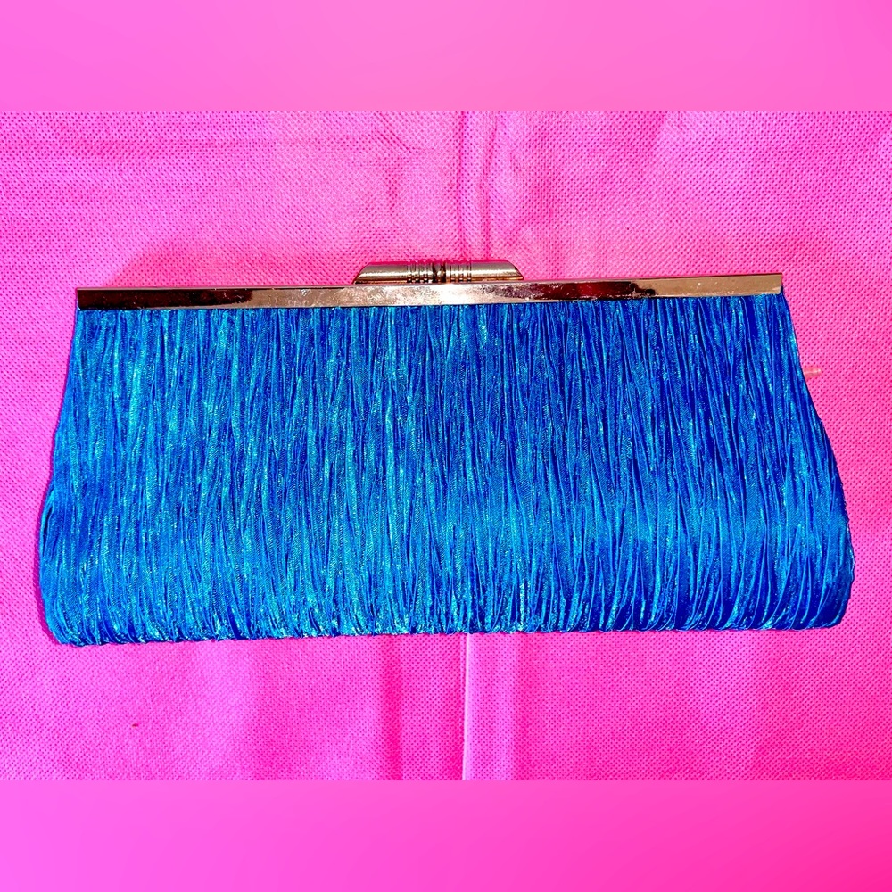 VTG. Clutch purse with chain